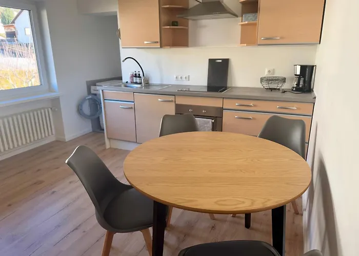 Furnished 3zi With Balcony In Lägenhet *