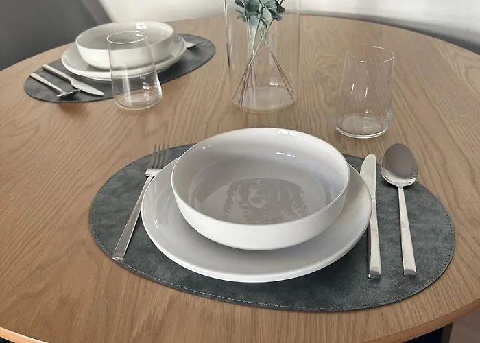 Furnished 3zi With Balcony In Lägenhet *