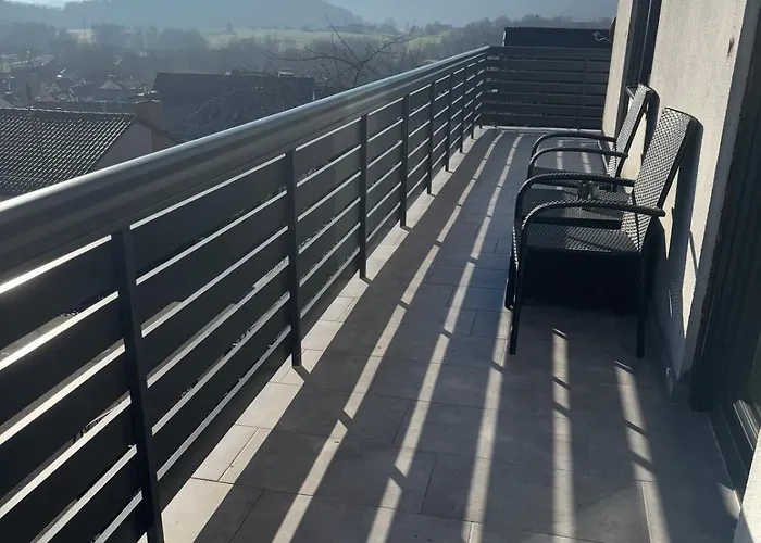Lägenhet Furnished 3zi With Balcony In *