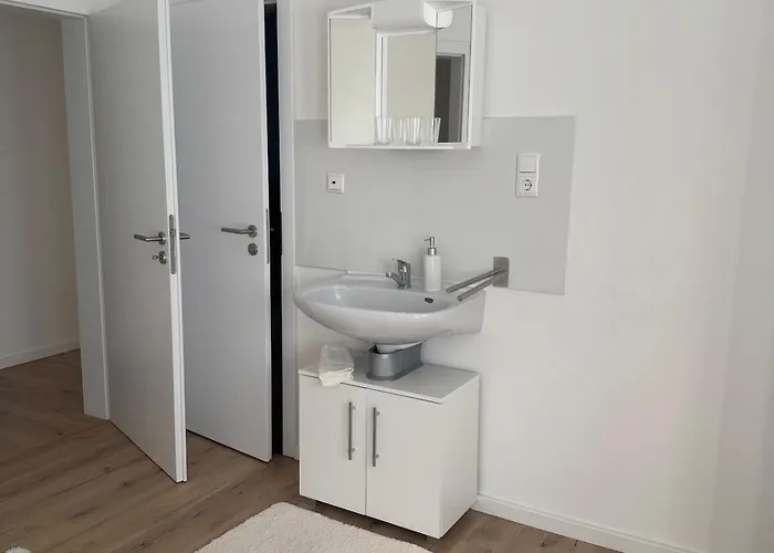 Furnished 3zi With Balcony In Lägenhet *